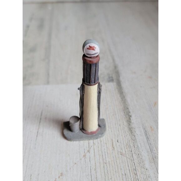 Red old fashioned gas pump Village accessory Xmas - Picture 4 of 6